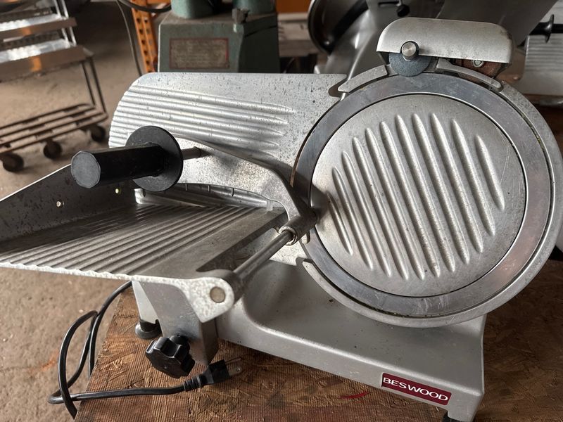 10� electric slicer - Image 1
