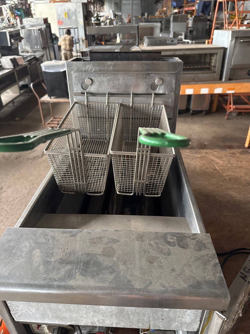 Countertop natural gas fryer - Image 1