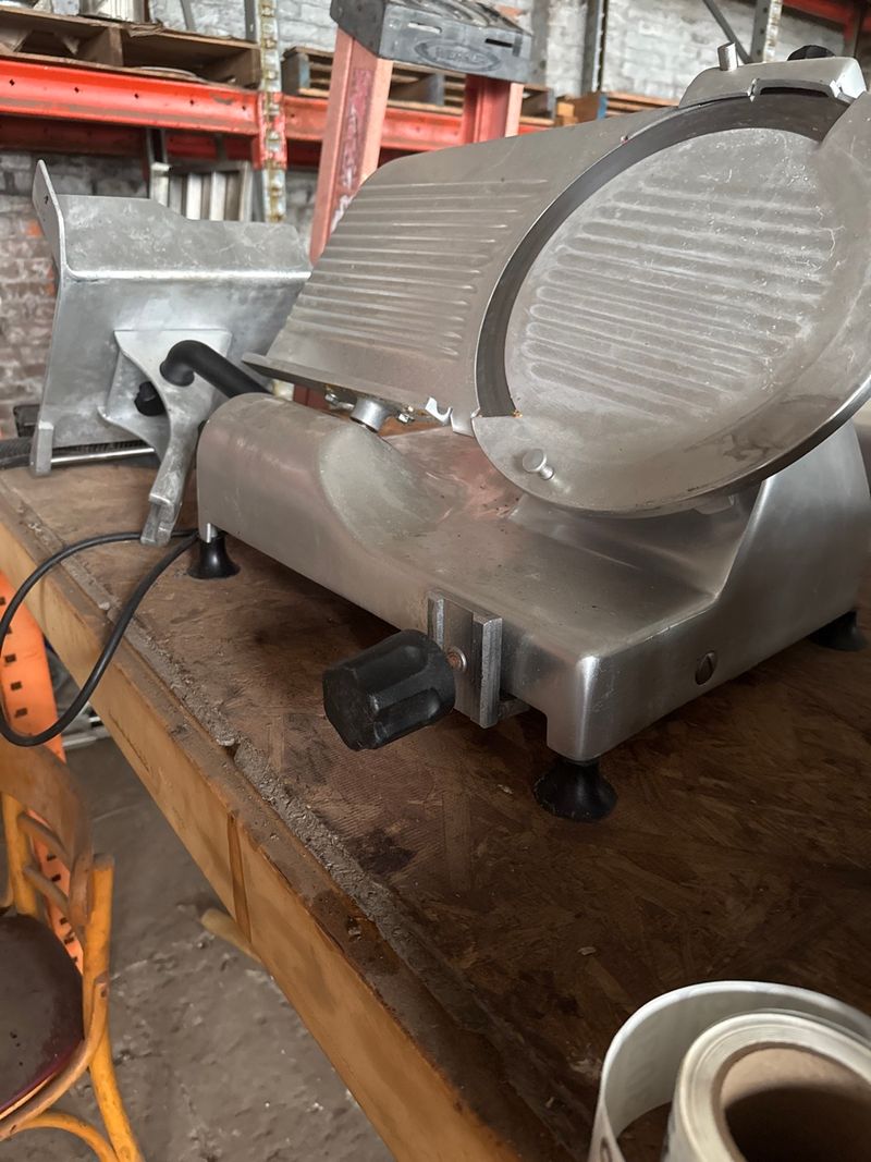 12� electric manual gravity feed slicer - Image 1