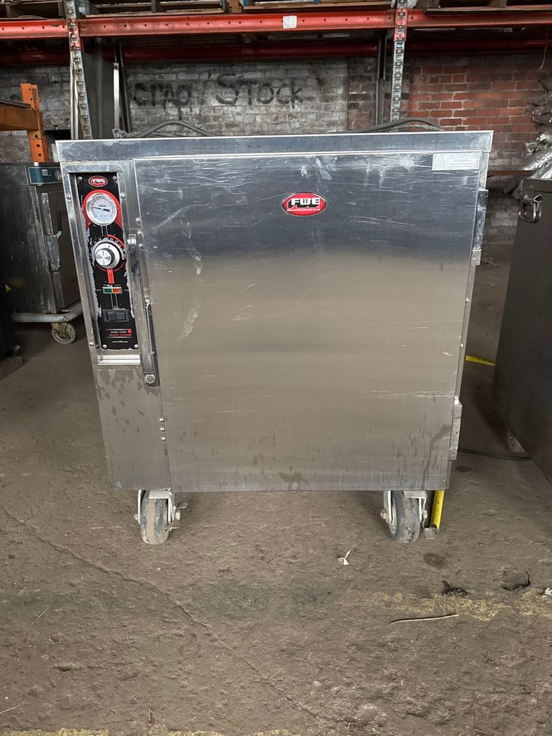 Heated holding cabinet - Image 1