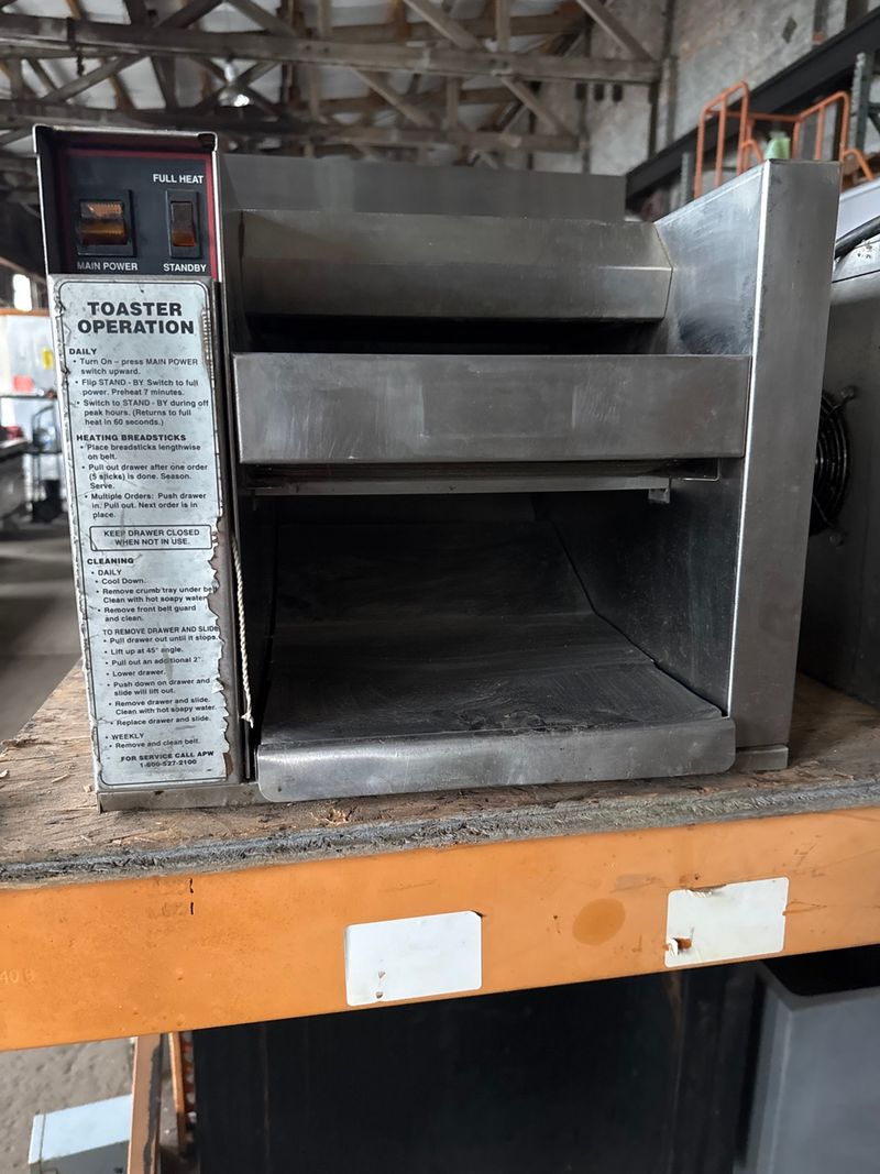 Conveyor toaster oven - Image 1
