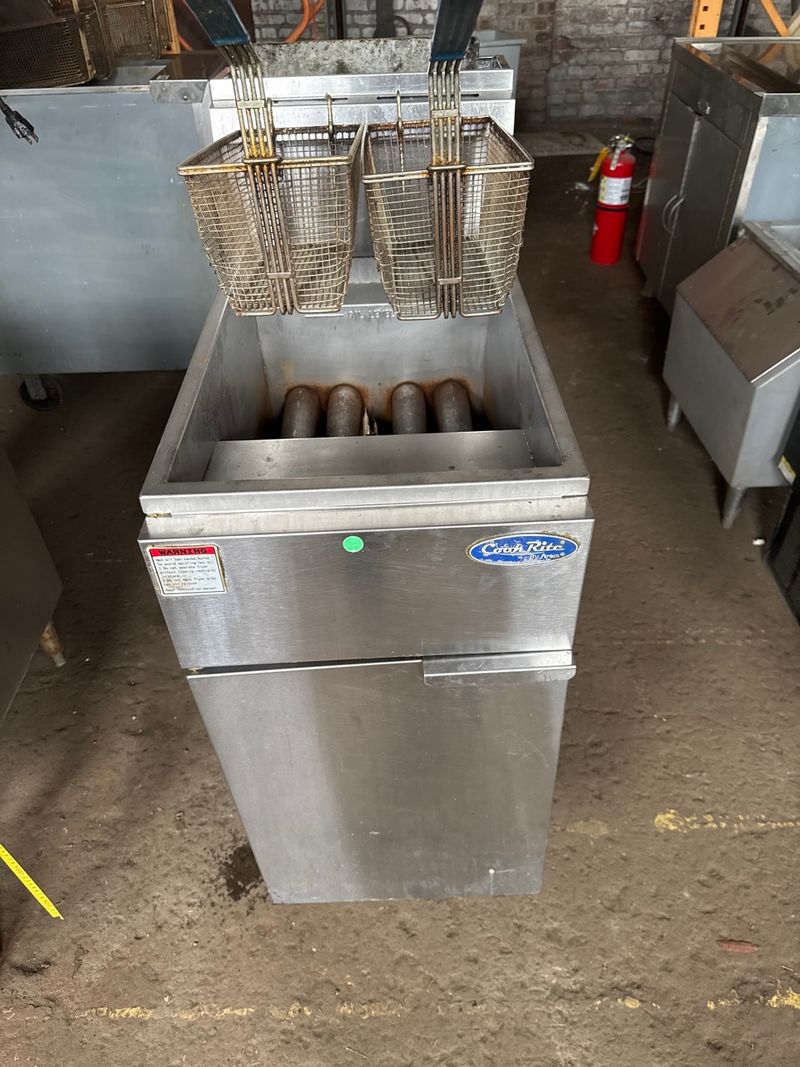 50lb natural gas deep fryer - Image 1