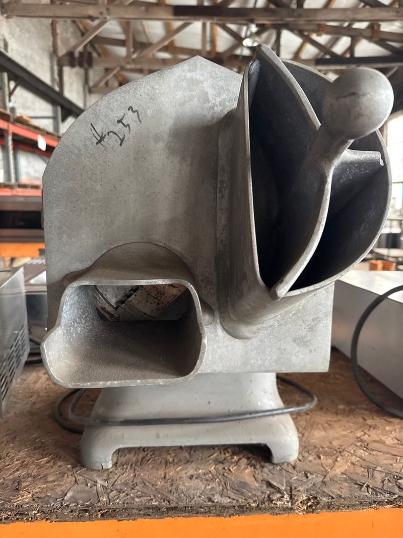 Vegetable cutter and slicer - Image 1