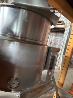 3 gallon tilting steam jacket electric kettle on custom stand - Image 3