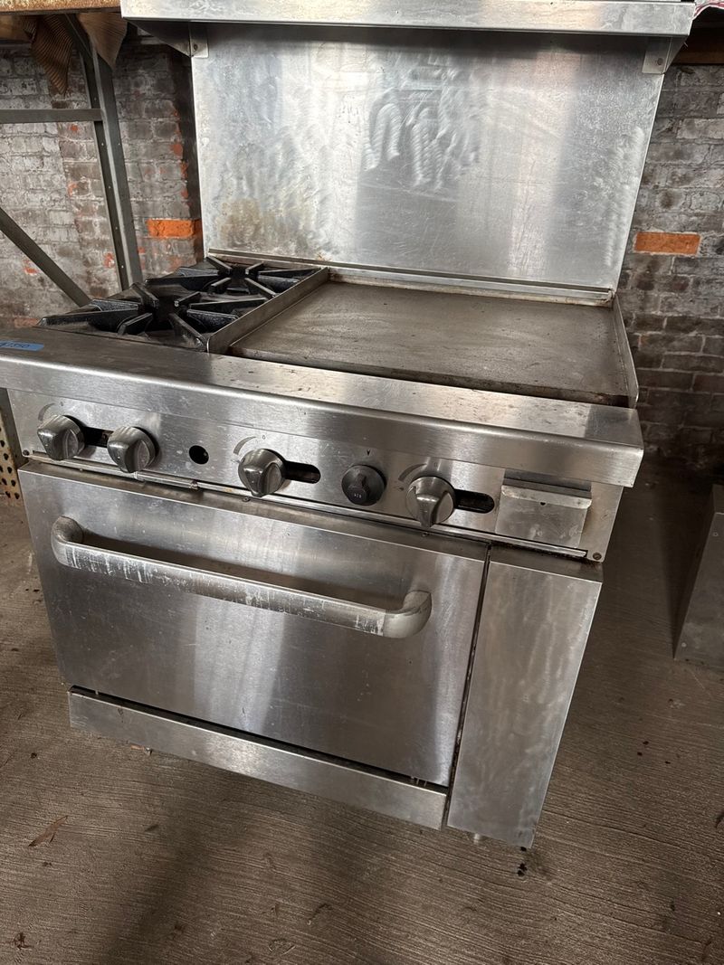 2 burner with 24� griddle and oven - Image 1