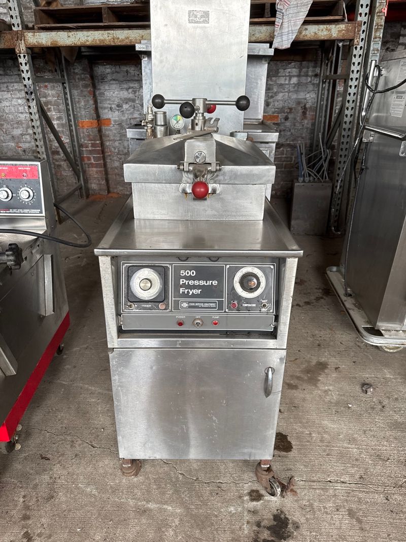 Electric pressure fryer - Image 1