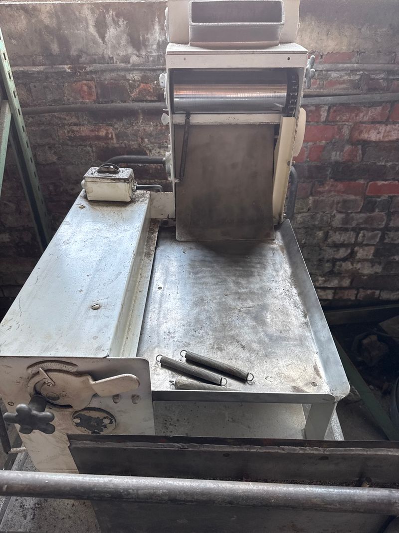 Countertop dough sheeter - Image 1