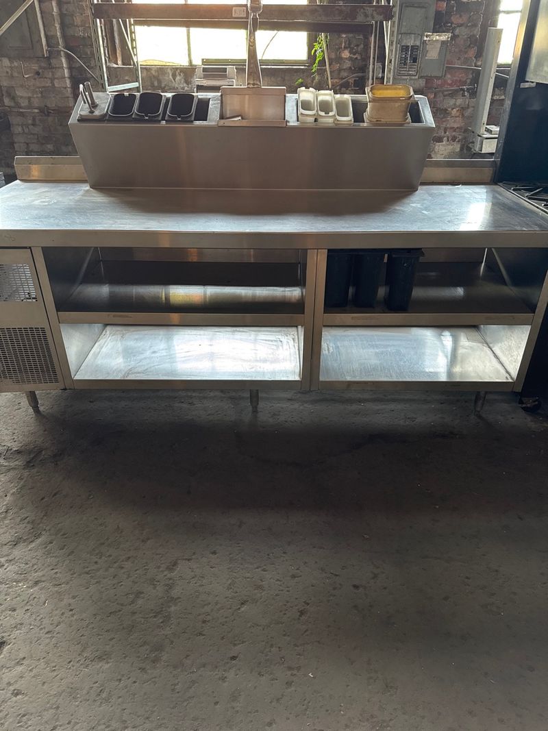 Refrigerated ice cream topping station - Image 1