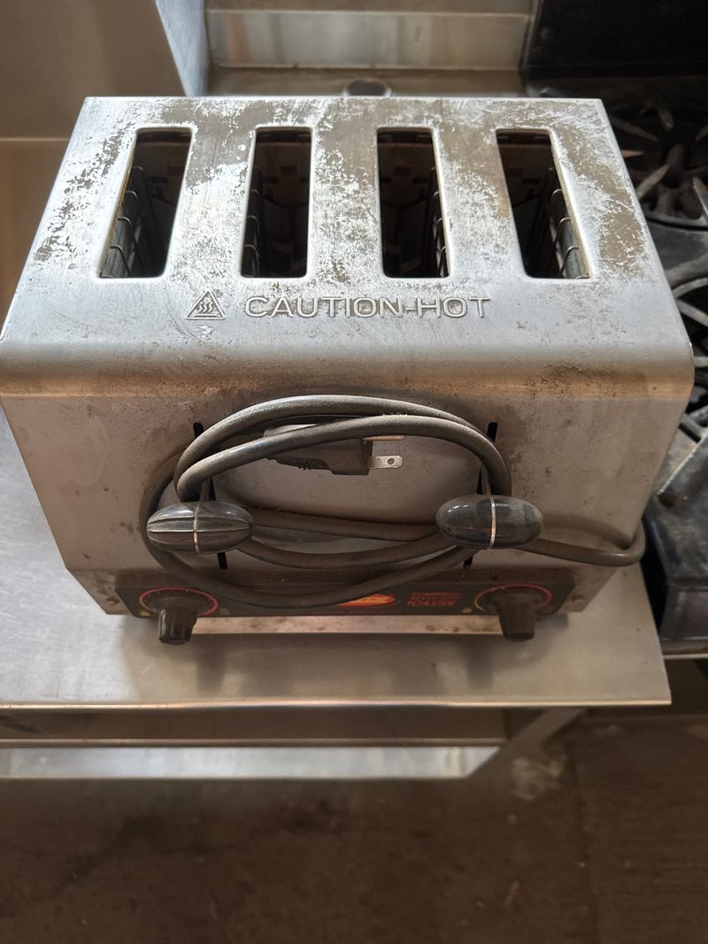 4 slice toaster - Image 1
