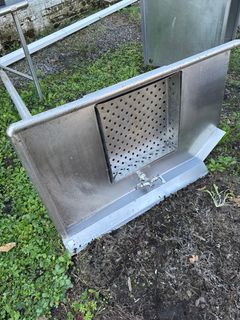 Soil dish table - Image 1