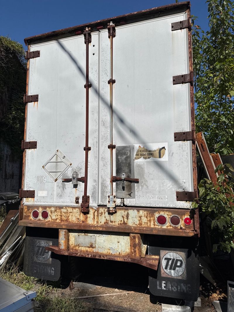 Trailer - Image 1