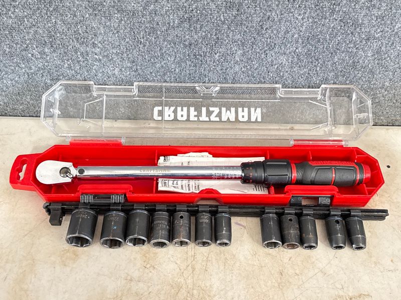 Craftsman Micrometer Torque Wrench and Sockets