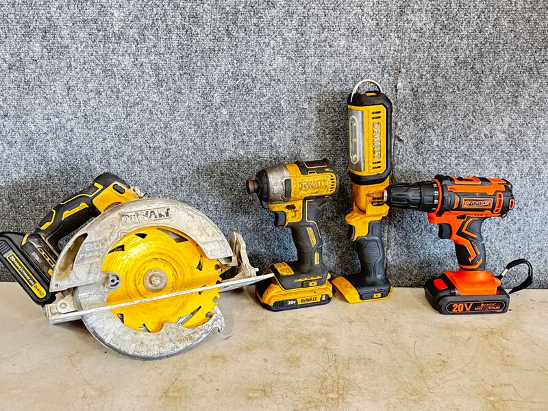Dewalt 20V Impact and Work-light with 20V Vontox Drill