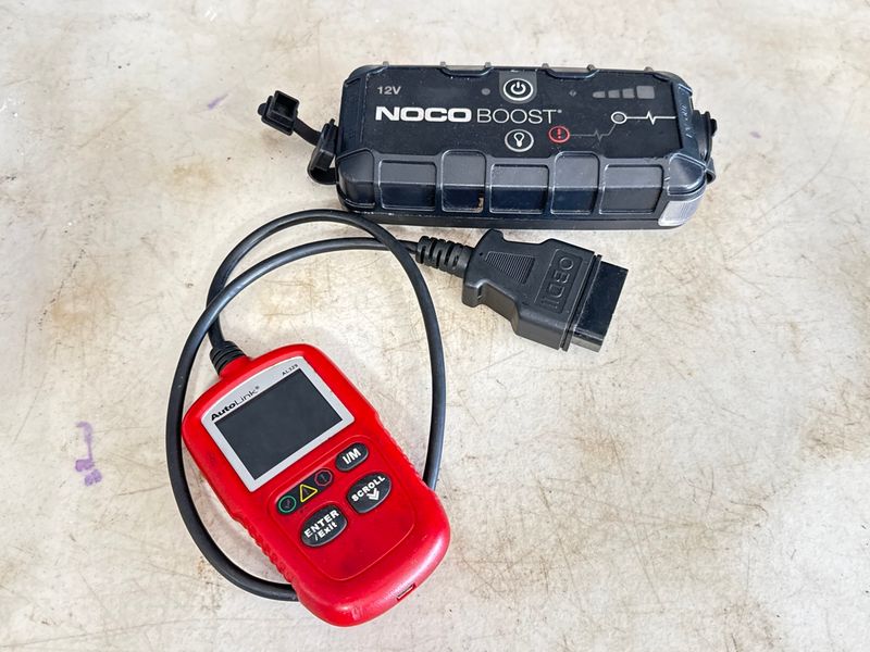 NOCO Boost Mini Power Pack with Autel Autolink Scan Tool