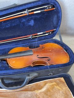 Acoustic Violin with Giuliani and H. Luger Bows in Hard Case - Image 2
