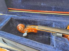 Acoustic Violin with Giuliani and H. Luger Bows in Hard Case - Image 4