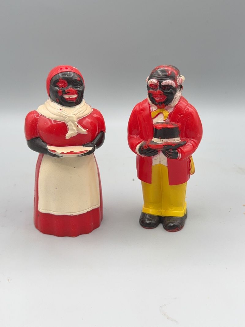 Pair of Black Americana Plastic Shakers - Image 1