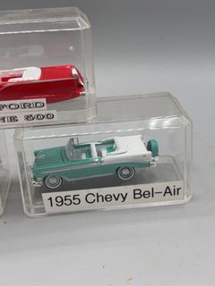 Assorted 1:64 Scale Die-Cast Model Cars and Trucks - Image 6