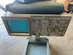 Tektronix 2221 Oscilloscope - Image 2