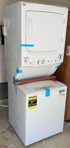 GE Laundry Center Set - Image 2