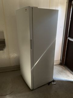 Frigidaire Upright Freezer - Image 11