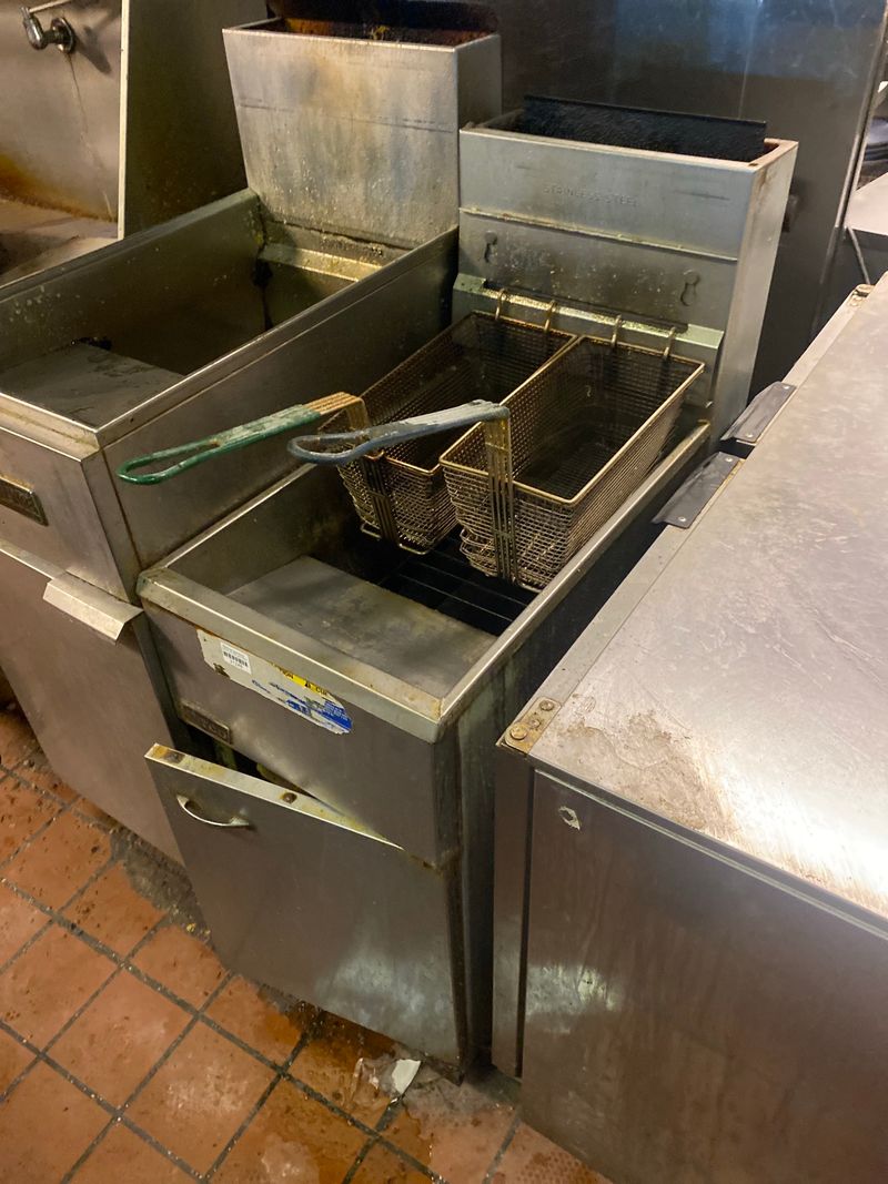 Natural Gas Deep Fryer w/Baskets - Image 1