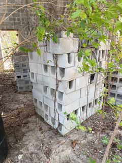 **Alternate Pickup Location and Date** Over 500 Loose Concrete Cinderblocks - Image 6