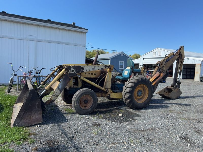Ford 4500 Backhoe Loader with 7ft Front Bucket - Image 1