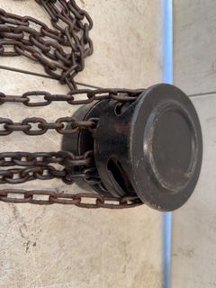 Chain Hoist 1/2 Ton 10 Ft Lift Capacity - Image 3