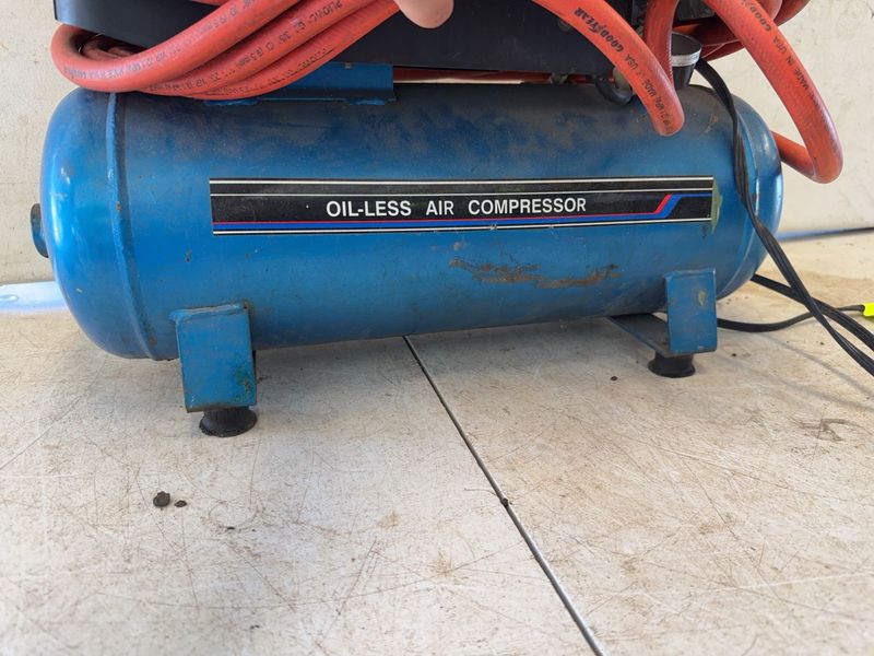 3 Gallon 135 PSI Oil-Less Air Compressor - Image 1