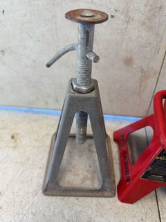 Jack Stands and 5 Trailer Hitch Balls - Image 3