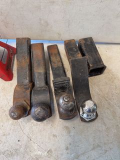 Jack Stands and 5 Trailer Hitch Balls - Image 4