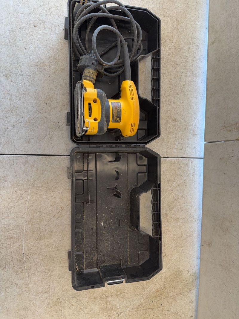 Electric Palm Sander with Case and Cord - Image 1