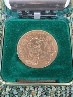 U.S. Mint Bicentennial 1792–1992 Medal in Case - Image 3