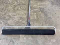 Tourna DRI Floor Squeegee 36" Wide Head - Image 3