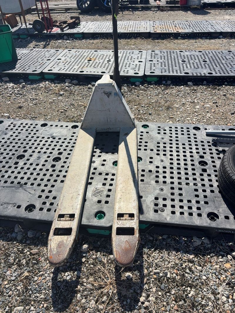 Manual Pallet Jack With Dual Forks - Image 1