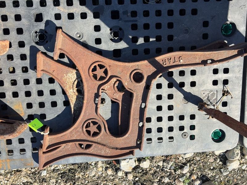 Star Cast Iron Table Base Frame, 31x18 Inch - Image 1