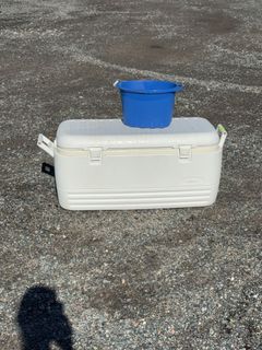 Igloo White Rolling Cooler Chest With Blue Plastic Bucket - Image 1