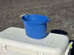 Igloo White Rolling Cooler Chest With Blue Plastic Bucket - Image 3