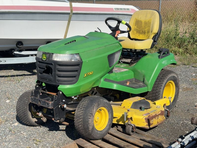 John Deere X730 Mower With 60in Deck, 3pt Hitch - Image 1