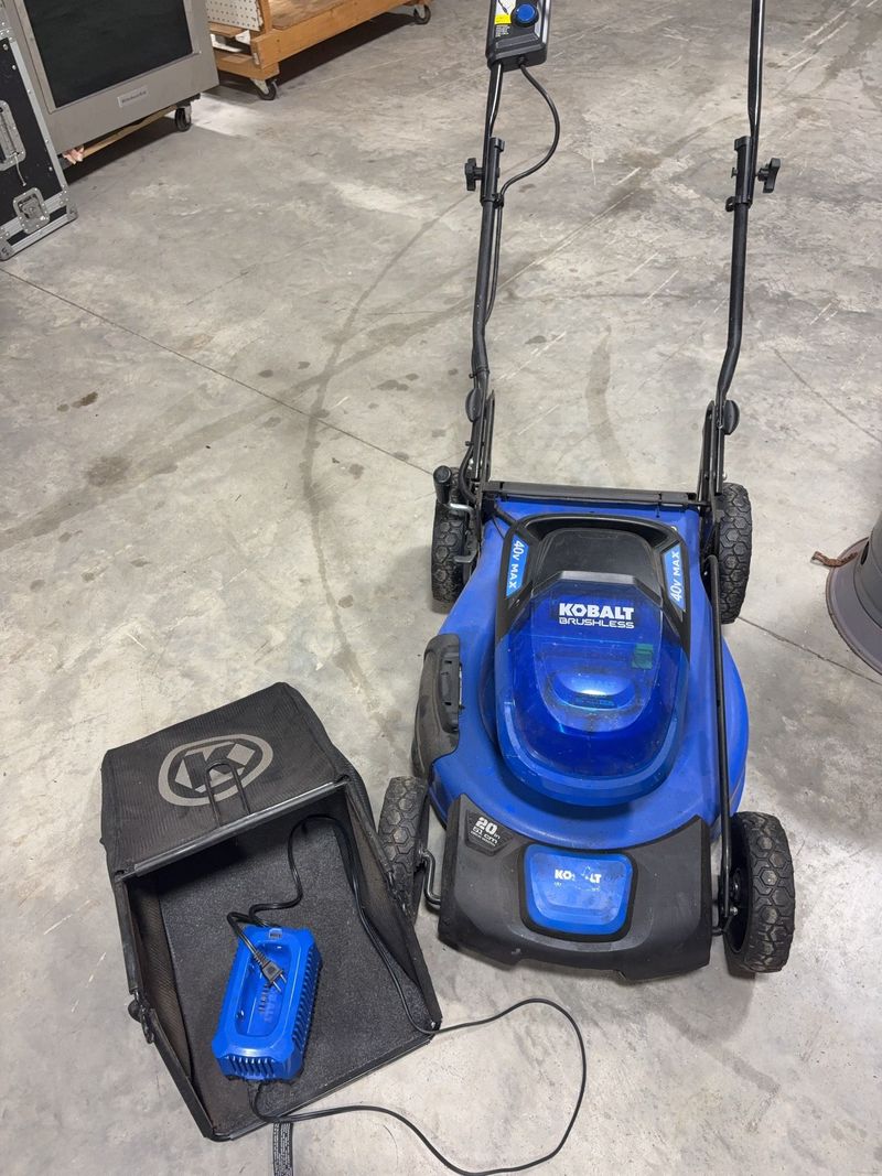 Cordless 20-Inch 40V Lawnmower with Battery - Image 1
