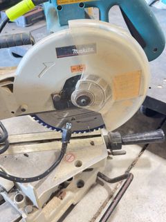Makita Sliding Compound Miter Saw With Corded Power - Image 2