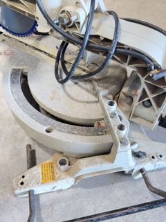 Makita Sliding Compound Miter Saw With Corded Power - Image 6
