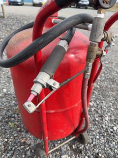 Red Portable sand blaster With Hose and Gauge - Image 4