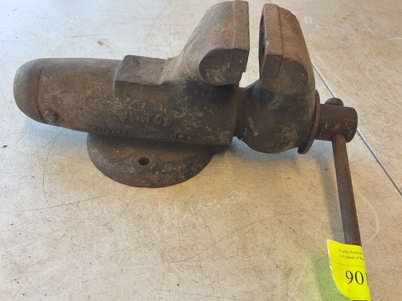 Wilton Chicago USA Bench Vise, 4 Inch Jaws - Image 1