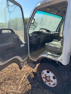 **Alternate Pickup Location and Date** 2000 Isuzu Box Truck with 19ft Cargo Area - Image 5