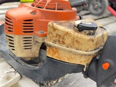 Stihl Gas-Powered Hedge Trimmer with Dual Blades - Image 7
