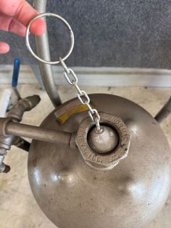 Portable Pressure Sandblaster with Gauge - Image 2