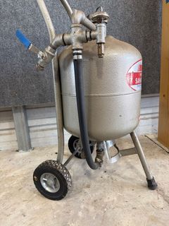 Portable Pressure Sandblaster with Gauge - Image 4