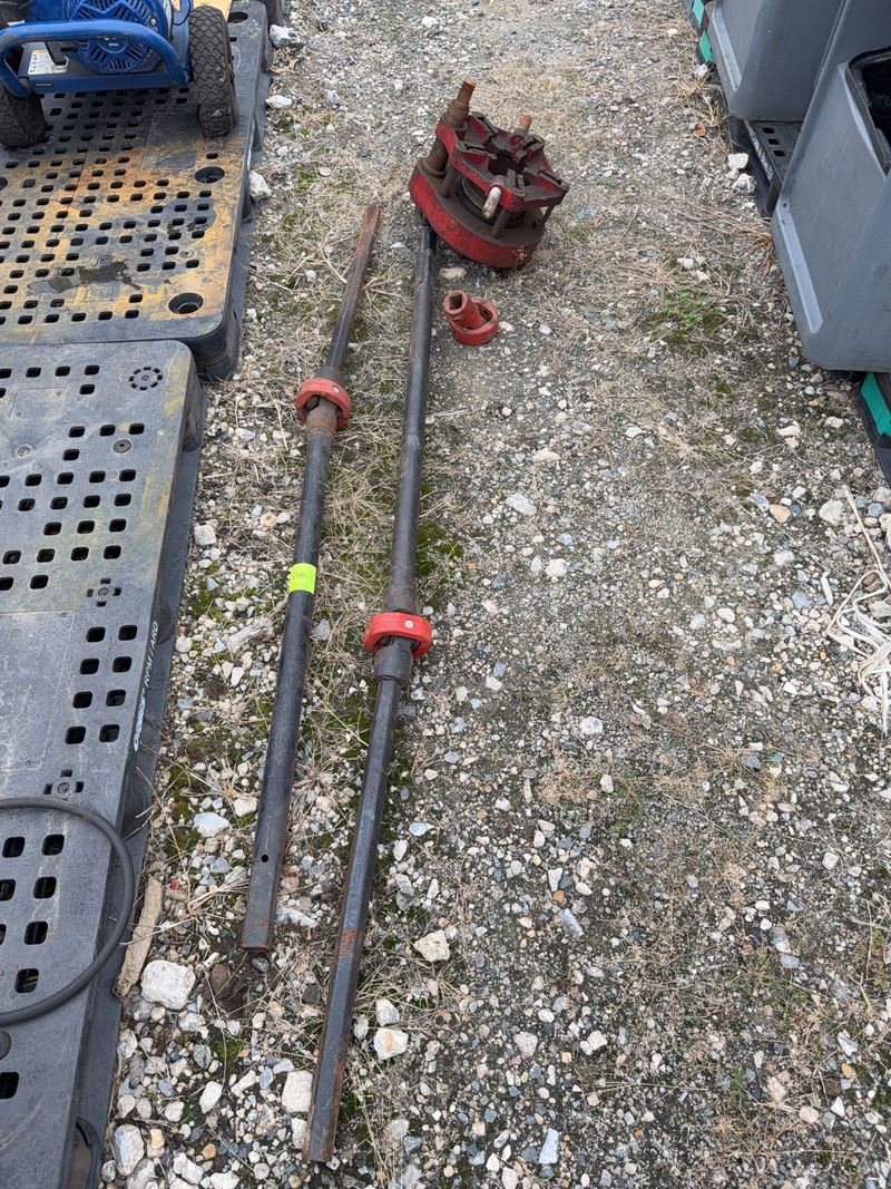 Rigid Manual Pipe Threader With Handles and Die Head - Image 1